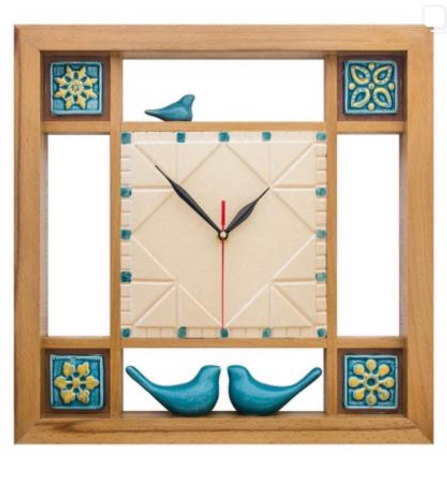 Traditional Wand Uhr